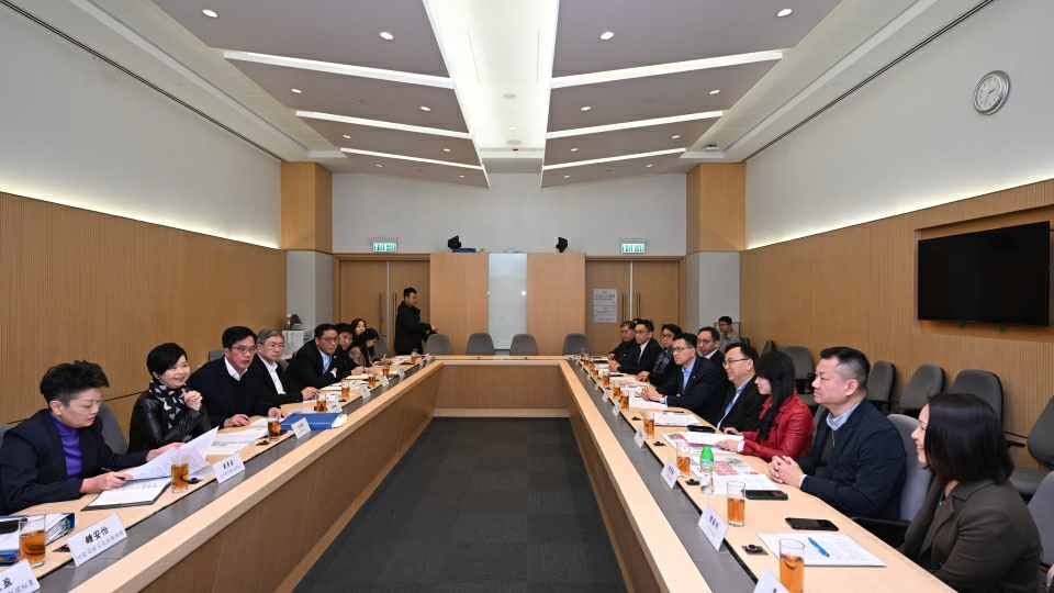 宏福苑大火 | 黃偉綸感謝工聯會提原區安置為佳 稱當局會小心考慮及研究