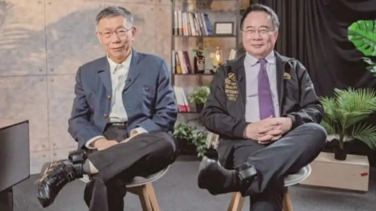 柯文哲、蔡正元秀「電子腳鐐同框照」