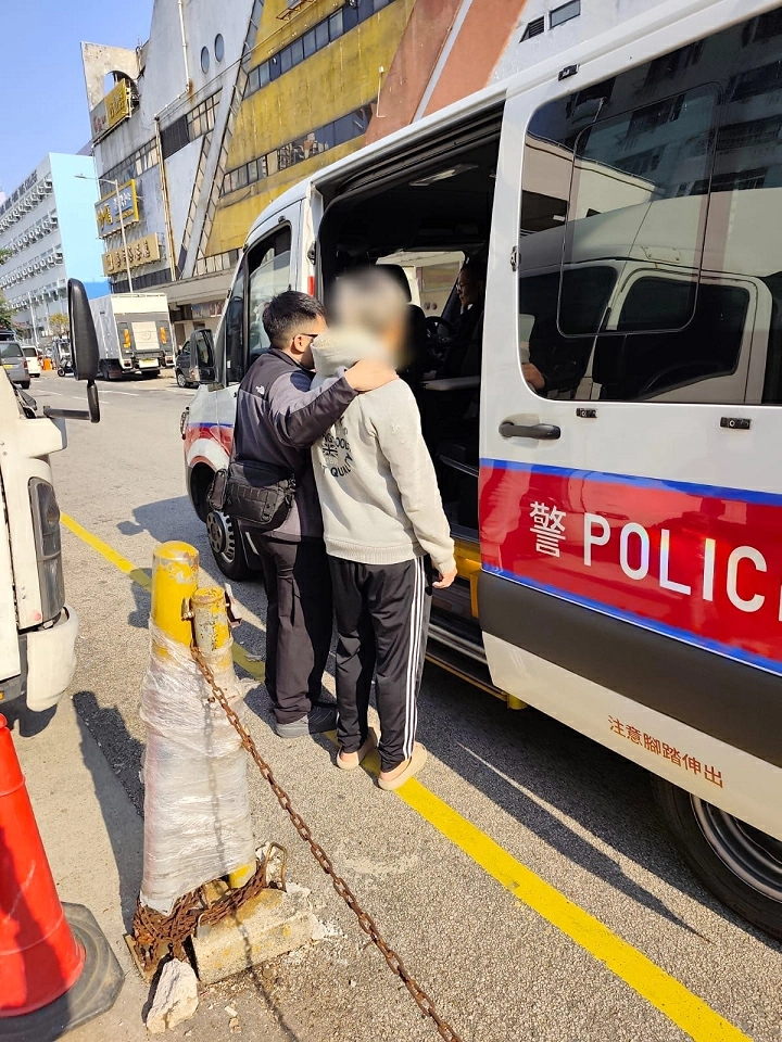 沙田掟排隊柱落街 警拘一男涉高空擲物