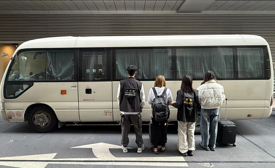 警方入境處灣仔掃黃拘9名女子