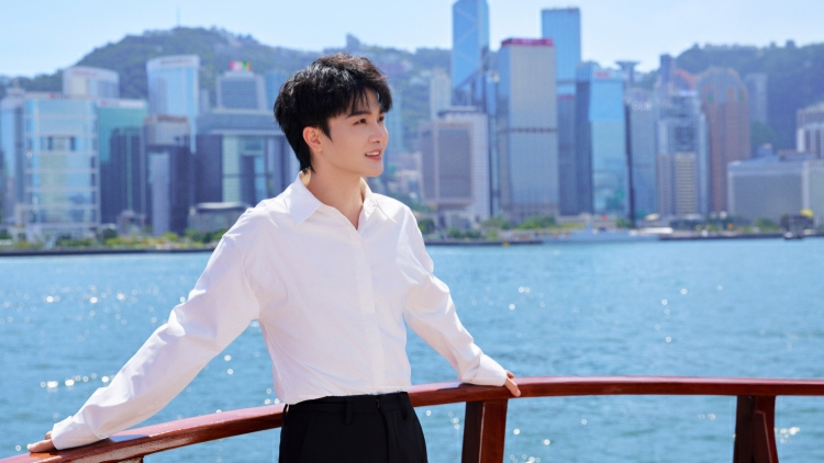 有片丨旅發局邀周深「深度遊港」 拍短片展港產文化多重魅力