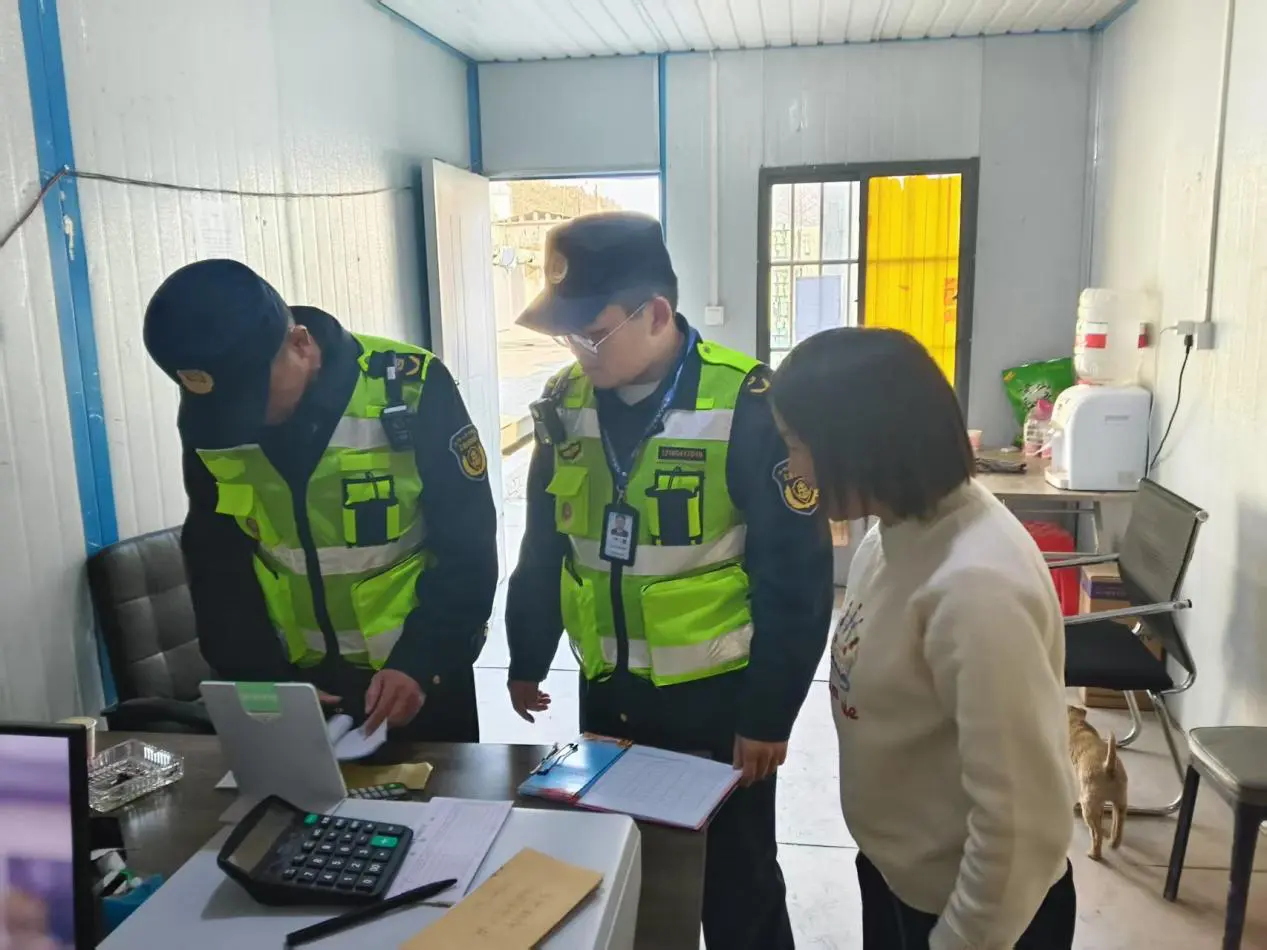 皖祁門縣：黨建領航法潤茶鄉  交通執法「剛柔並濟」 