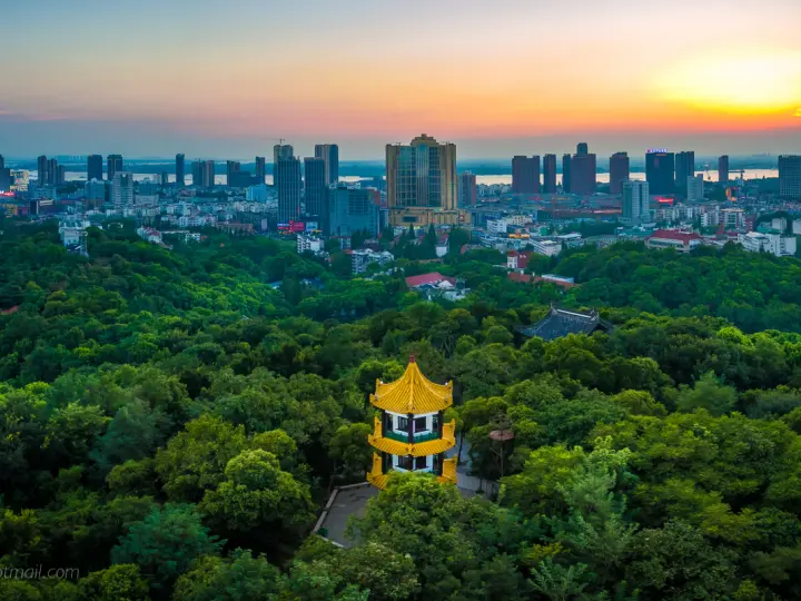 「半城山水」的蕪湖  何以「顯山露水」？