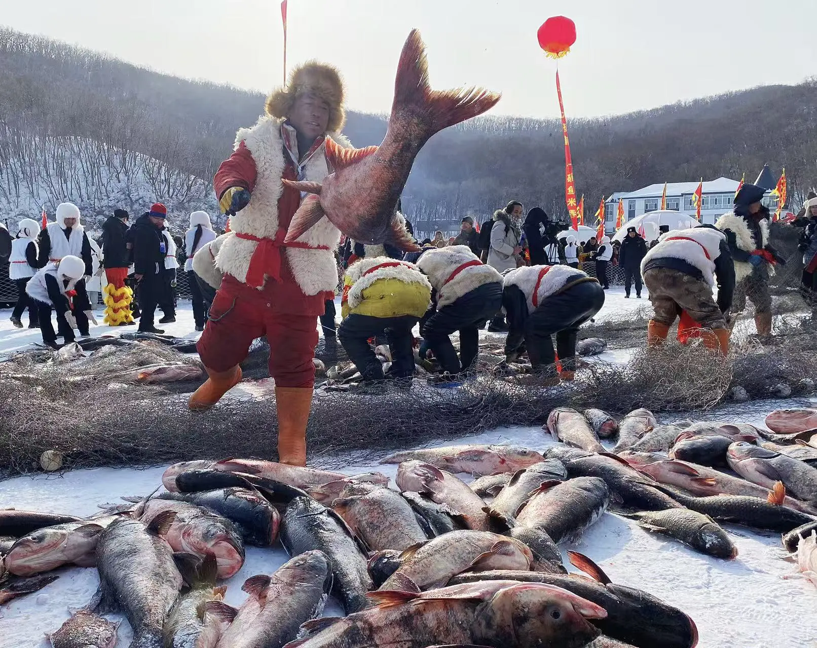 黑龍江牡丹江：鏡泊湖千年大冬捕融合文體旅奏響冰雪歡歌