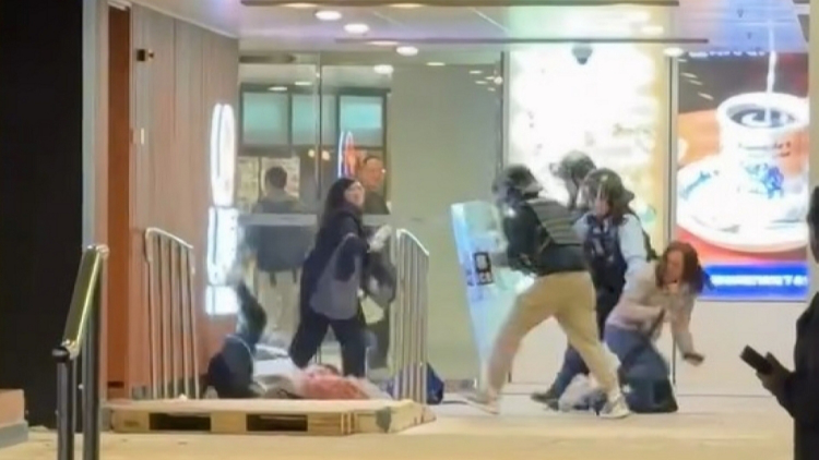 直播｜屯門市廣場男子持刀事件案情簡報