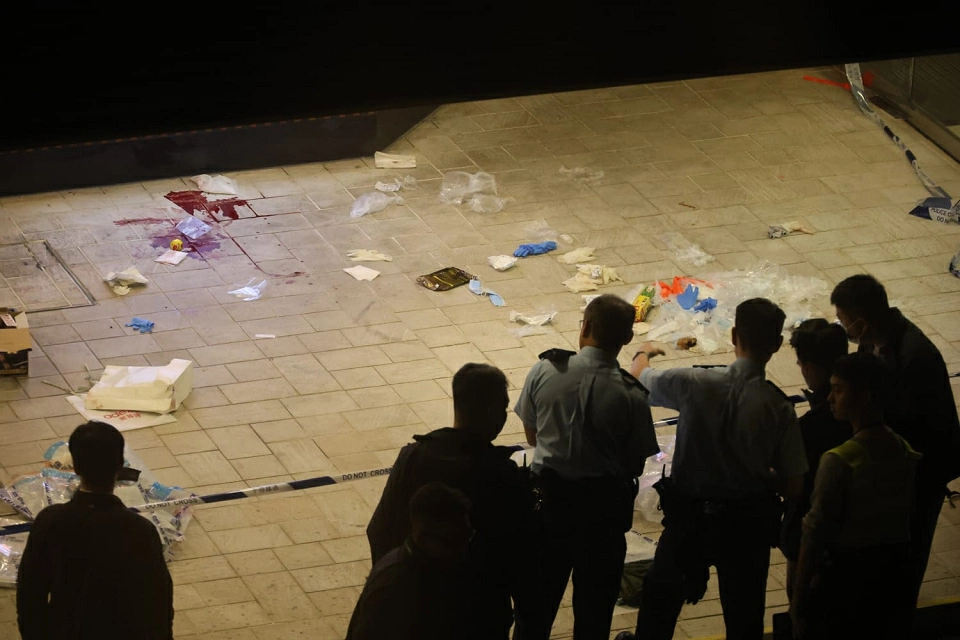 屯門持刀挾持案警員拯救無辜女途人性命 警方：開槍決定並不容易