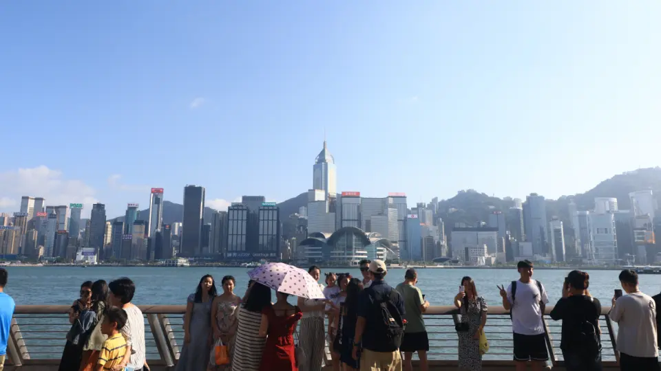 政府稱去年年底總共收到58萬申請 約26萬人才已到港