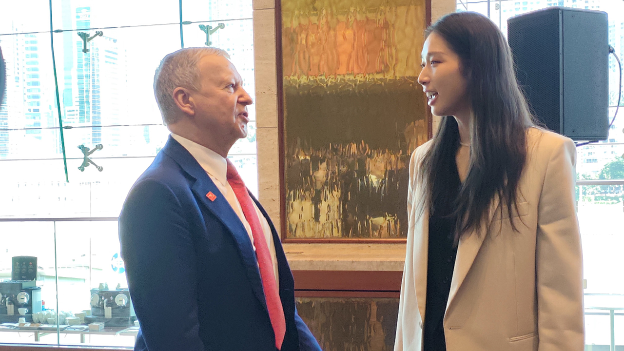 有片丨江旻憓出席馬會活動 與應家柏談笑甚歡