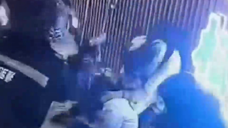 有片｜【木子短評】警察開槍刀下救人 市民齊讚「好嘢」：慢半秒都死