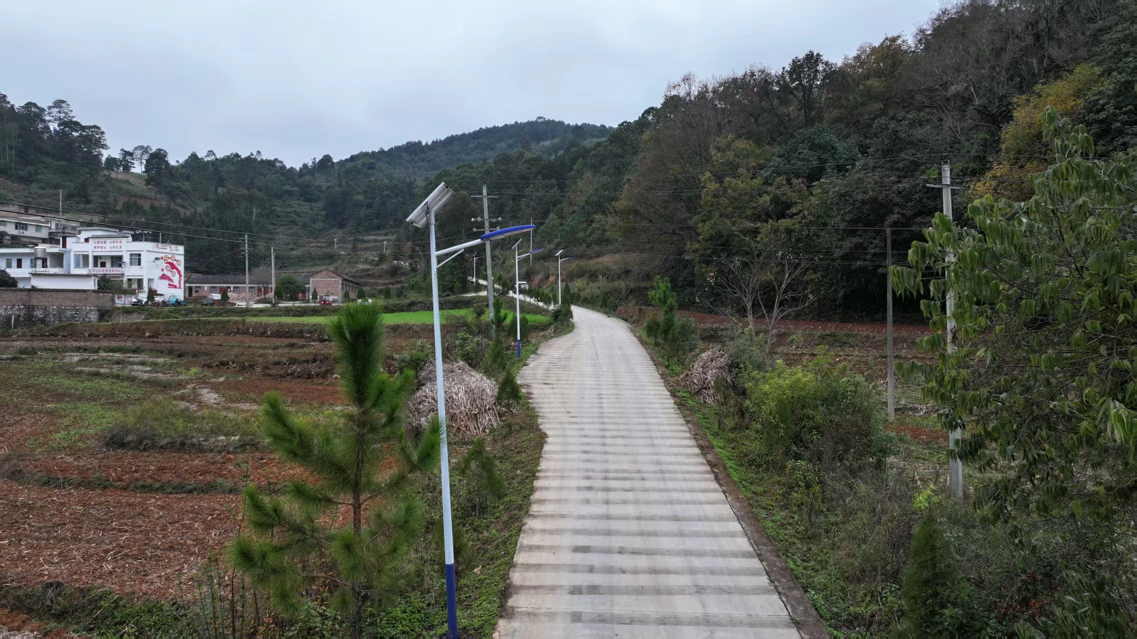 三年補齊短板  硯山千莊村越來越「亮麗」