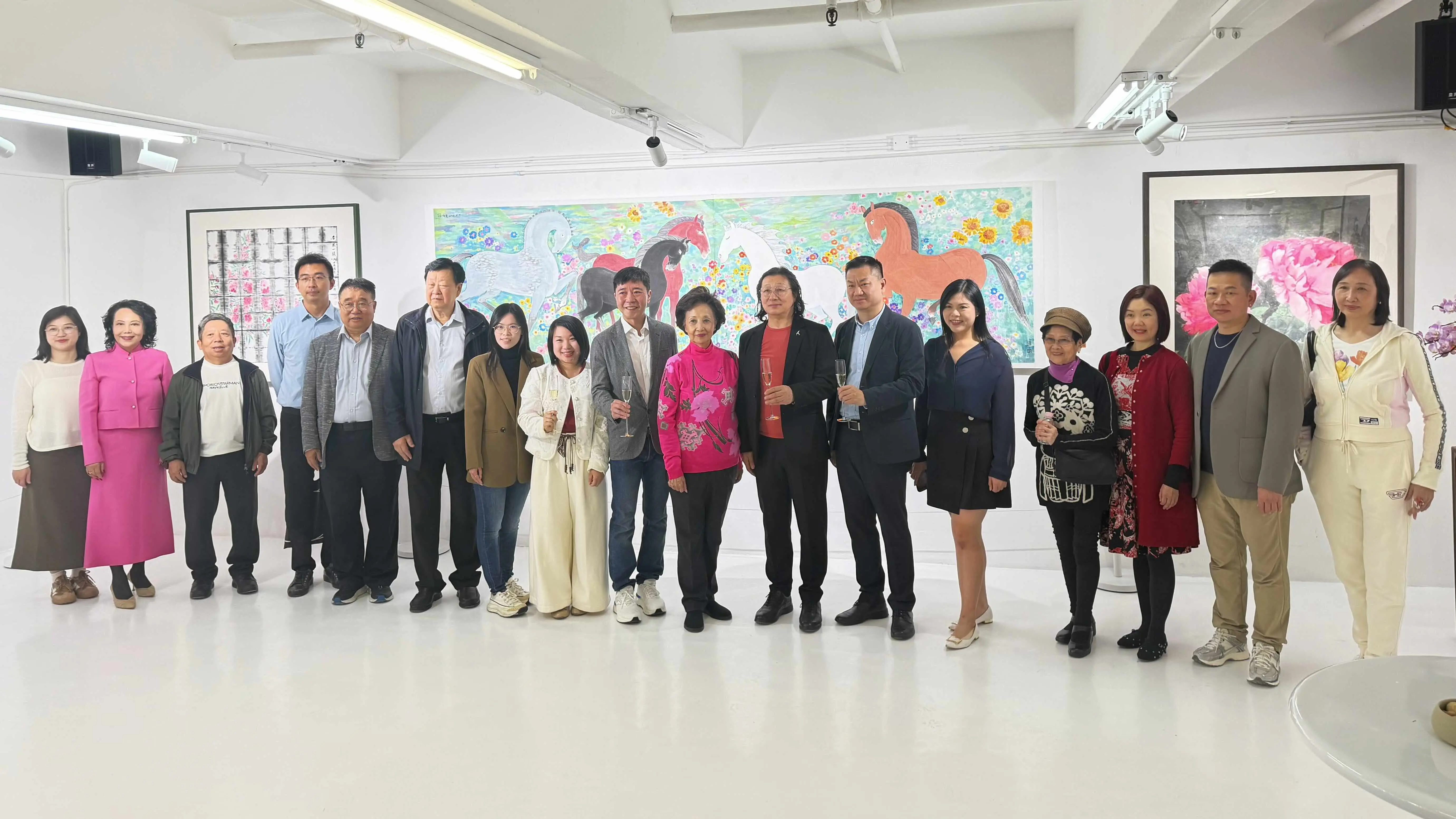 迎春展「春來香江百馬鳴」開幕  三地藝術家各寫春意