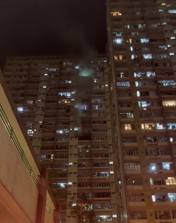 有片〡樂華北邨單位起火 戶主發現及時逃生無受傷