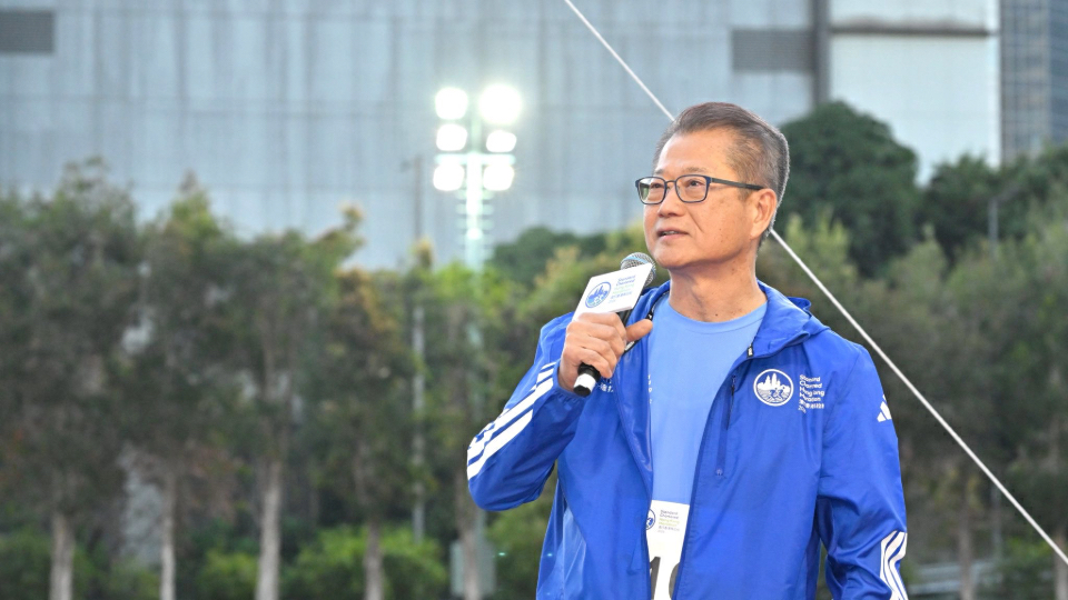 陳茂波前赴瑞士出席世界經濟論壇年會