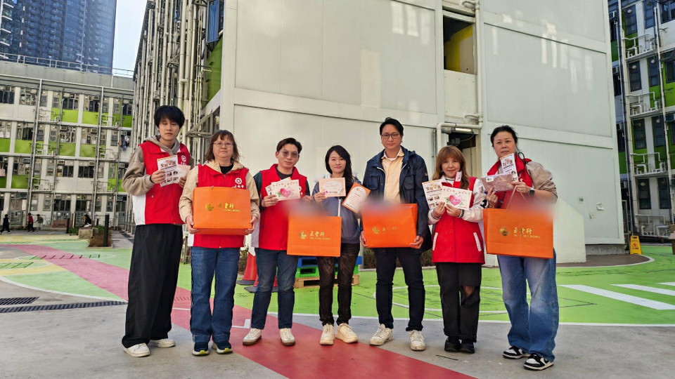 工聯會派送福袋慰問受災居民