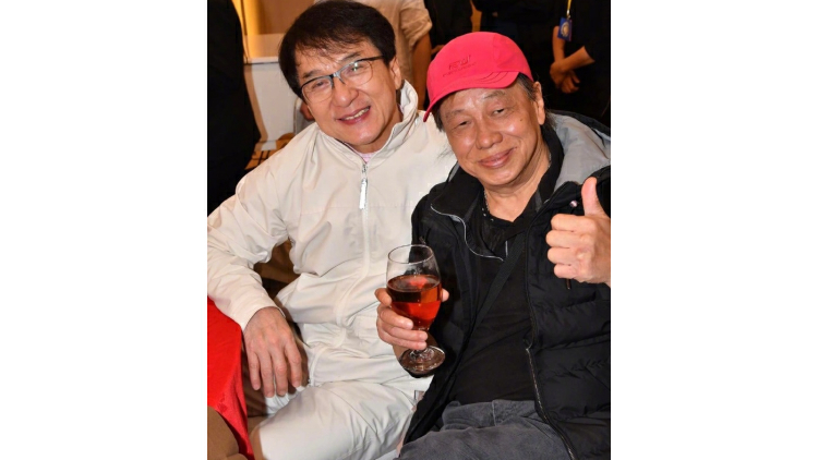 多位知名人士悼念梁小龍：天很陰，懷念您