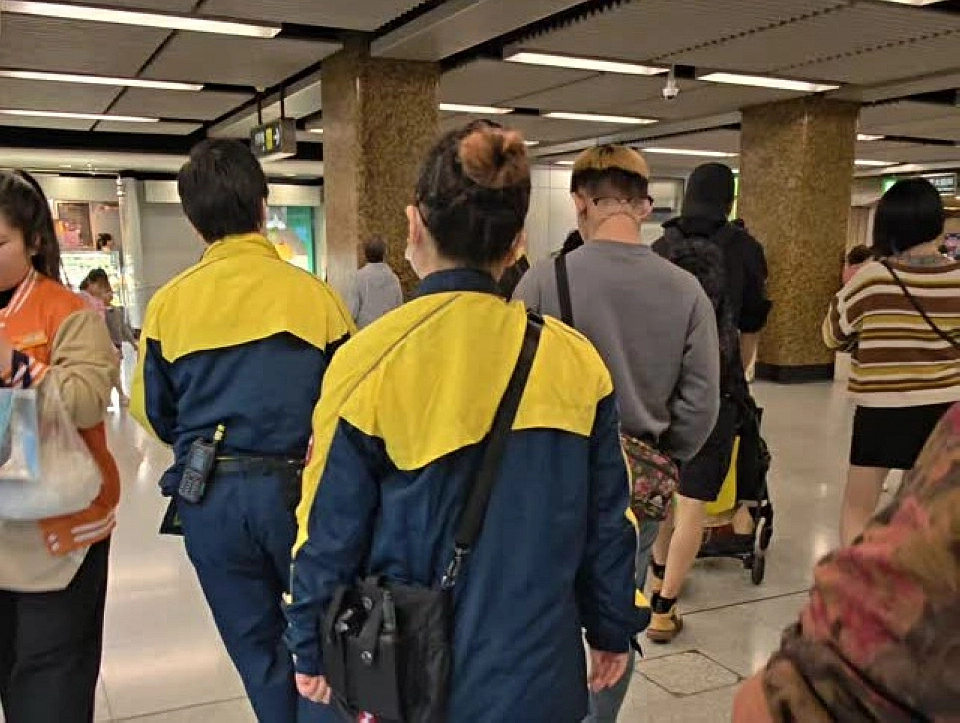 有片〡港鐵男子疑用2元優惠斷正 網民：罰款起碼加至5000元