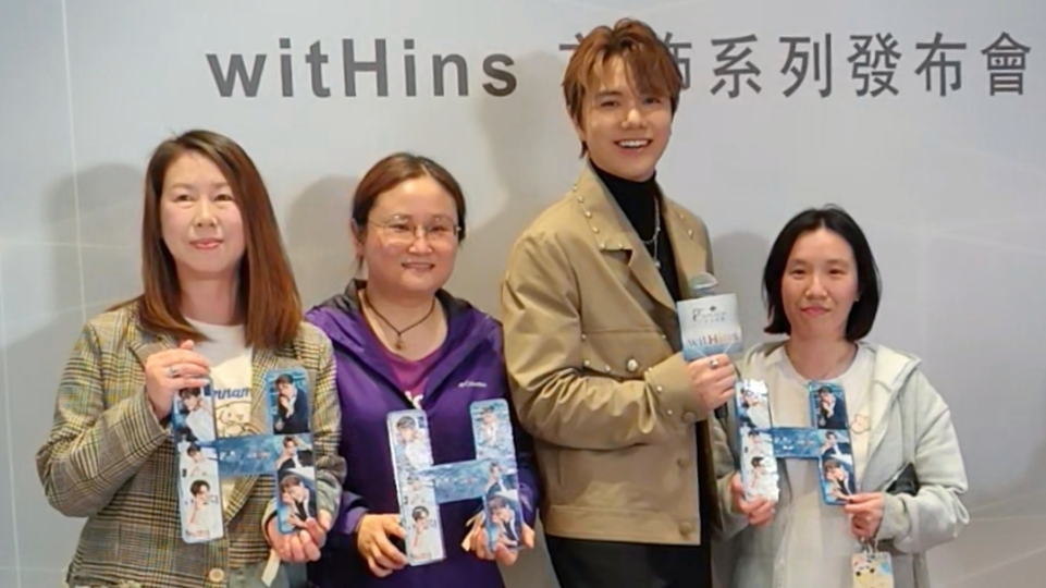 有片 | 張敬軒為粉絲戴戒指引哄動 在場粉絲大叫「我都要」