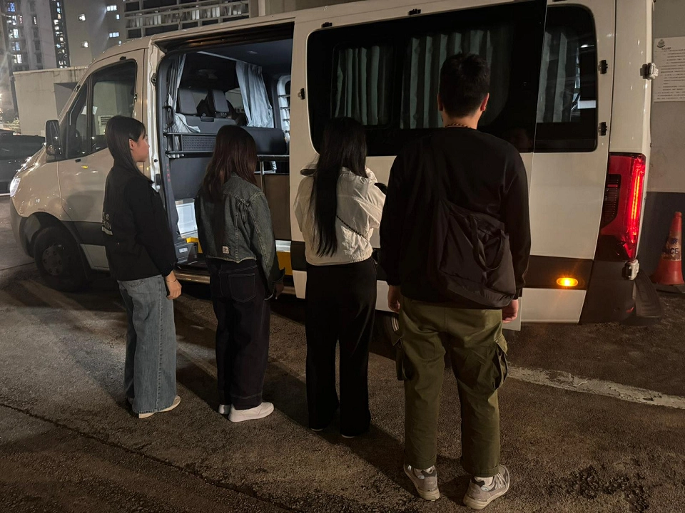 警方觀塘打擊街頭賣淫拘3內地女