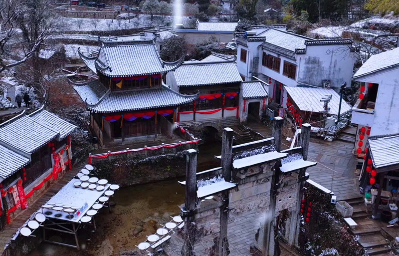 有片 | 黃山市徽州區：雪落靈山 古村入夢