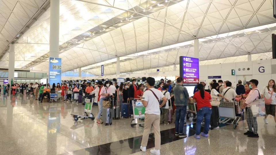 調查顯示2025年香港離境人次再有雙位數增長 逾九成人以自由行形式外遊