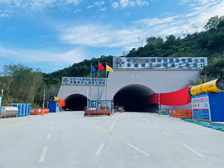 深圳鵬壩通道隧道右洞貫通！壩光片區⇌鵬城片區不到10分鐘