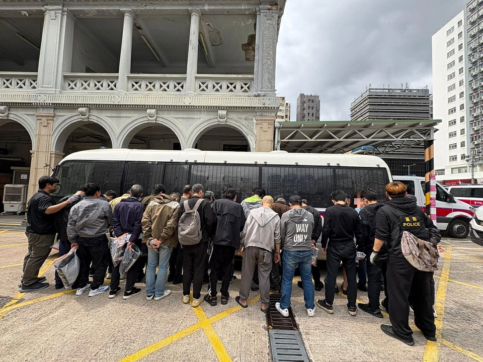 警方旺角搗破毒窟 拘22名癮君子年紀最大70歲