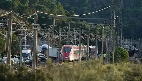 西班牙再次發生列車脫軌事故致多人傷亡