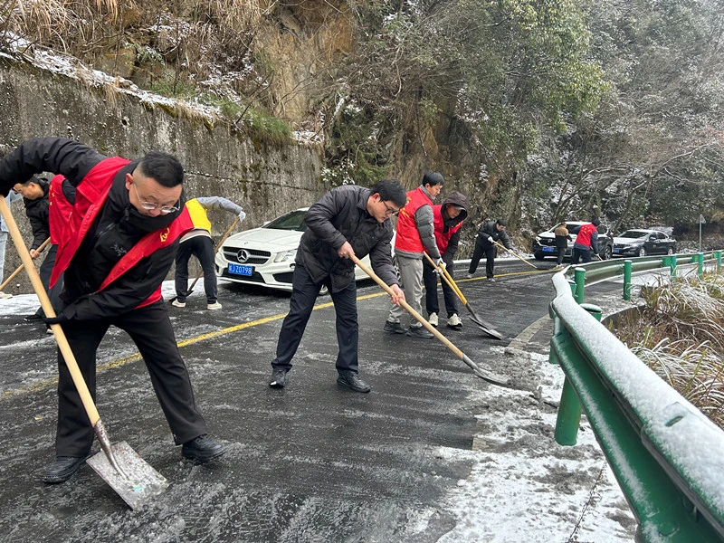 皖黟縣洪星：以雪為令 保暢護安