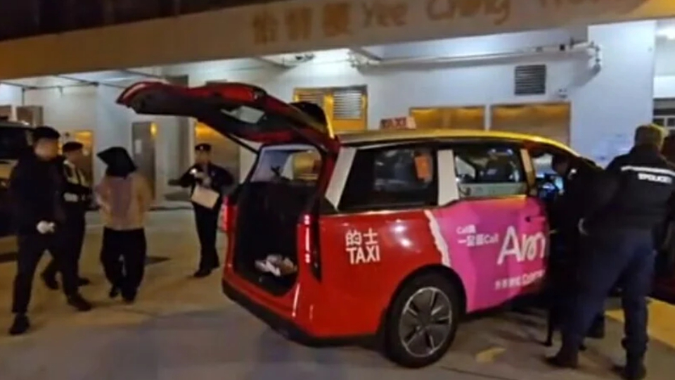 警方將軍澳截查可疑的士 檢獲依托咪酯可卡因等毒品 拘2人