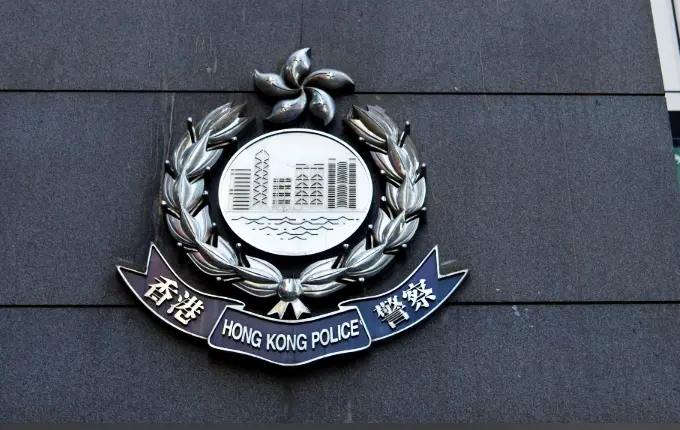 尖沙咀28歲司機狂亂駕駛及襲警逃去 2名警員受傷送院