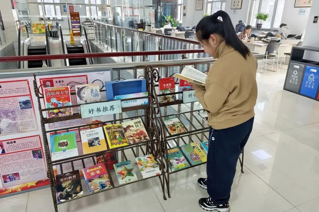 哈市香坊區圖書館：品經典名著 度書香假期