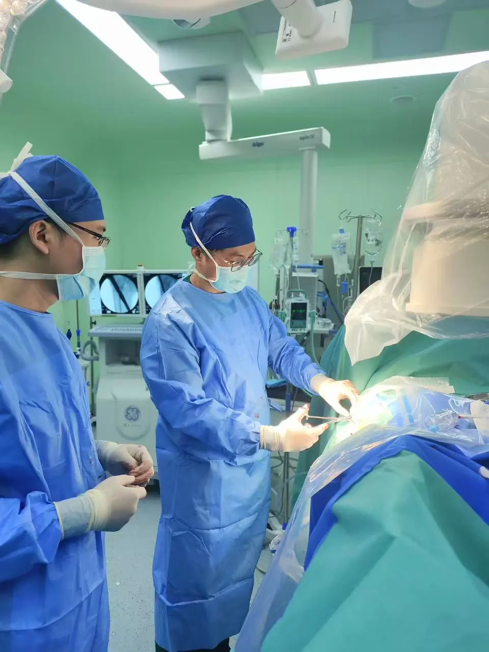 高齡跌倒風險高 這家醫院用微創手術讓百歲長者重新站起來