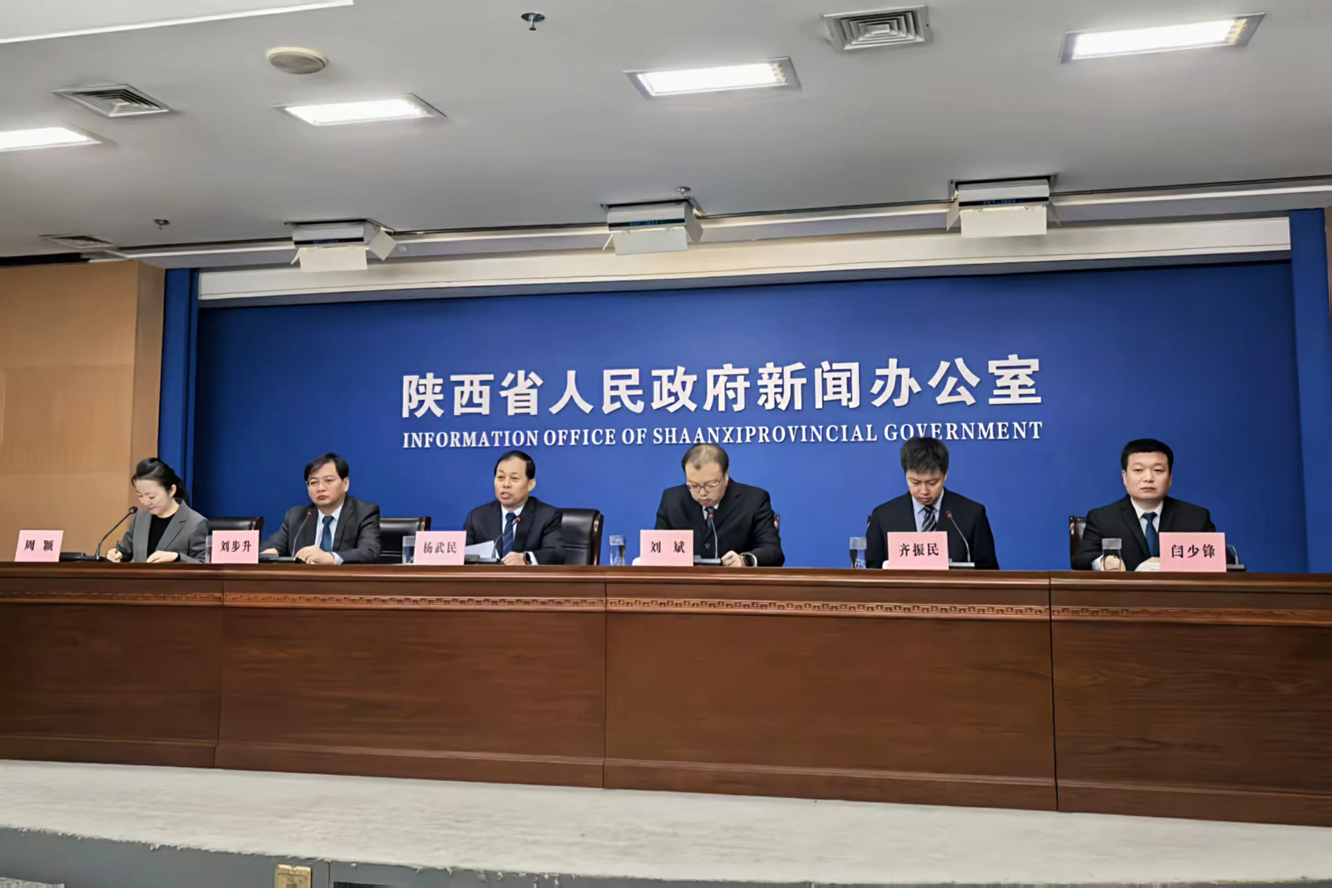 陝編印新版民營企業支持政策手冊 促民營經濟發展壯大