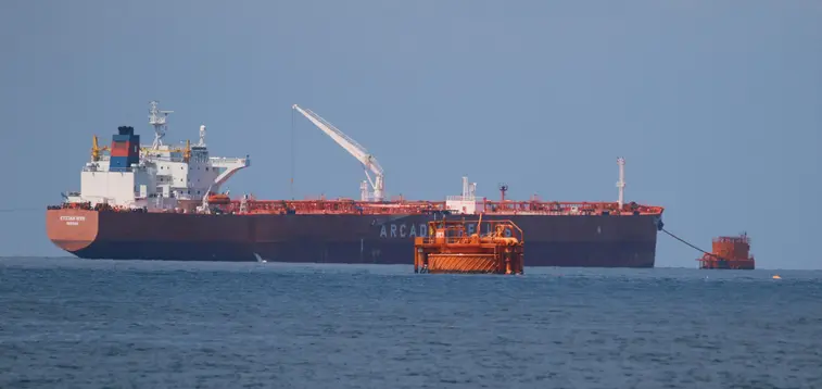 法國海軍扣押一艘從俄羅斯出發的油輪