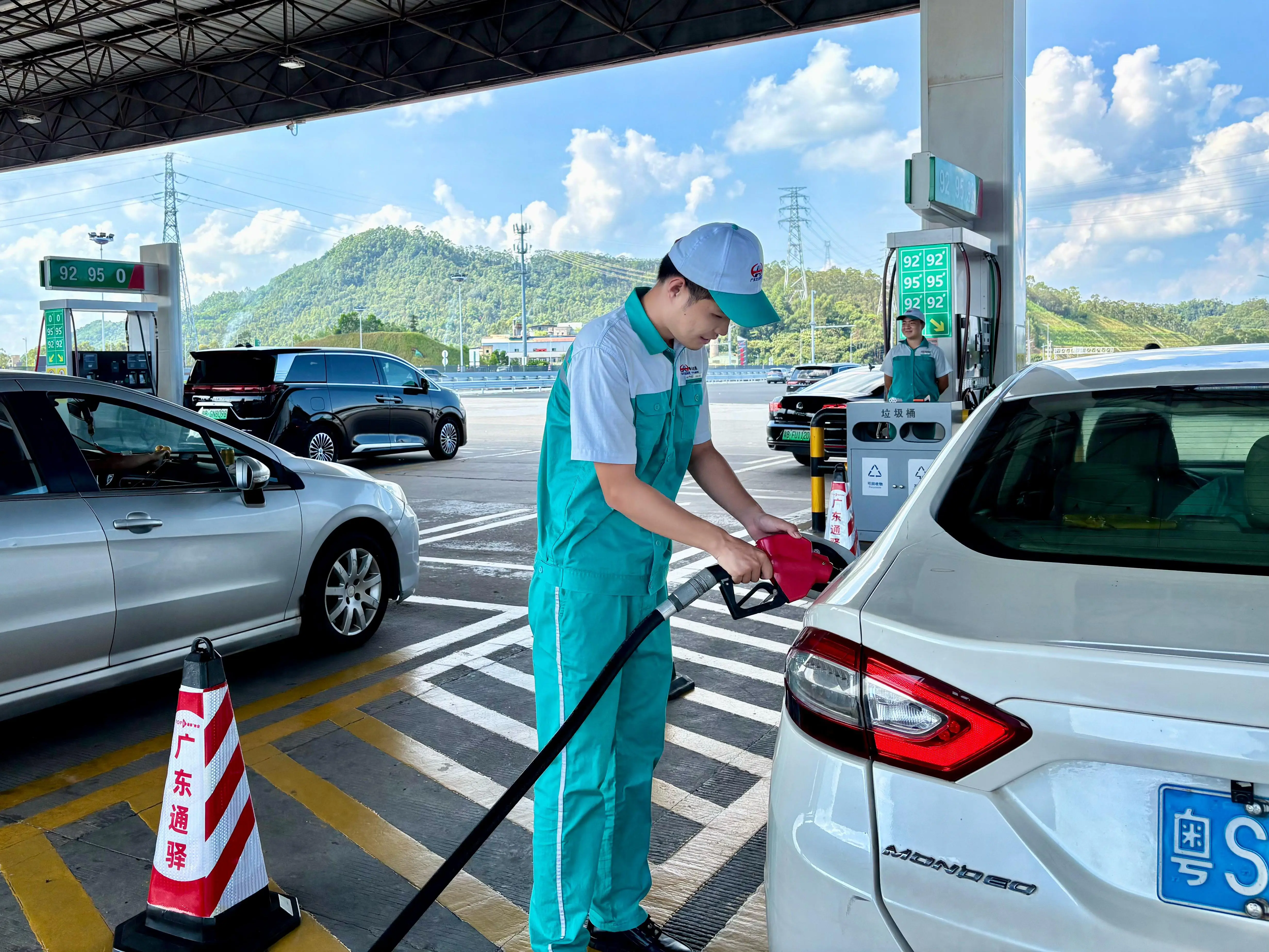 廣東119座高速油站系統升級：交易速度提升50%  春運加油不卡殼