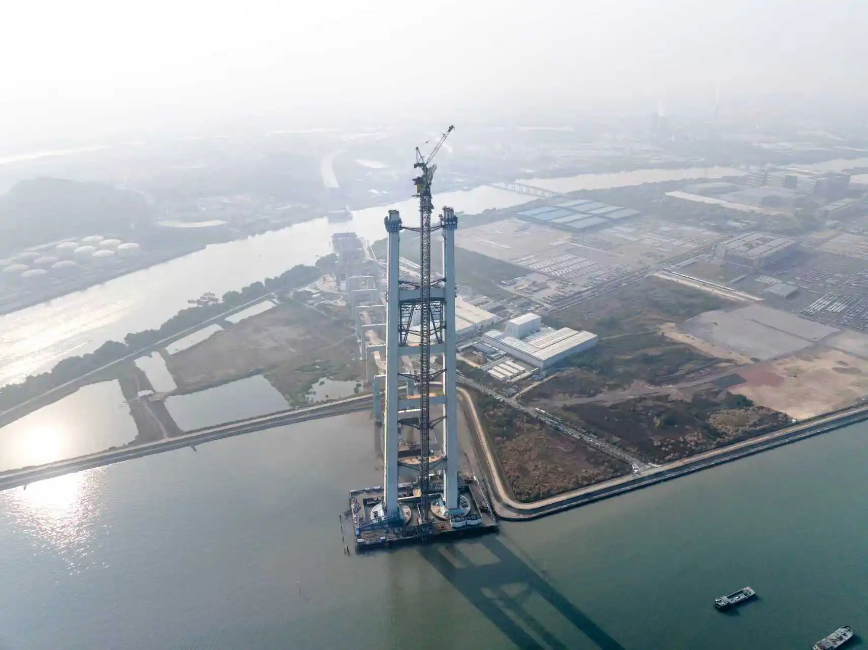 奮戰「開門紅」 獅子洋大橋主塔突破300米