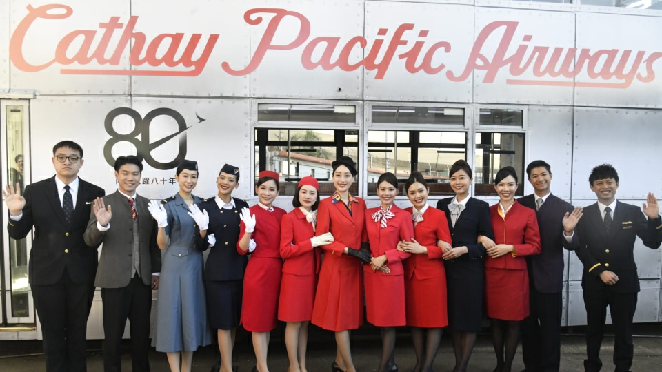 國泰80周年電車巡遊今啟動 經典制服及飛機塗裝重現眼前