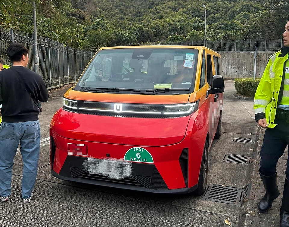 警方打擊的士違例票控兩司機