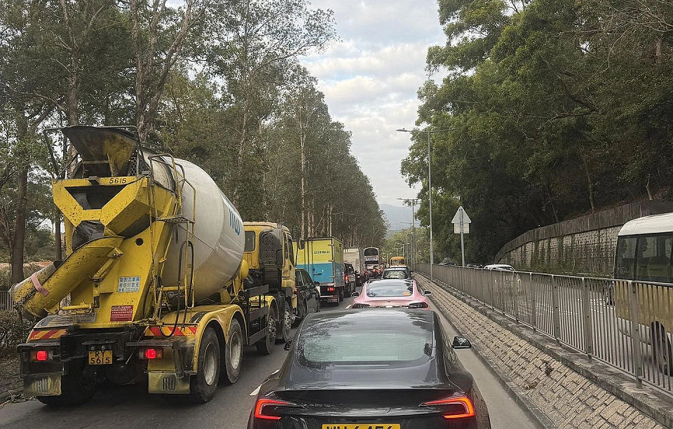 有片〡大埔汀角路私家車撞單車翁亡 司機涉危險駕駛被捕