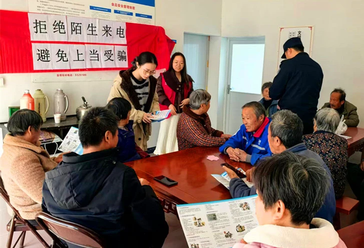 皖黟縣美溪：巾幗普法迎新春 「法治年貨」送上門