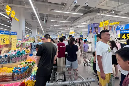 2025年中國社會消費品零售總額突破50萬億元 增長3.7%