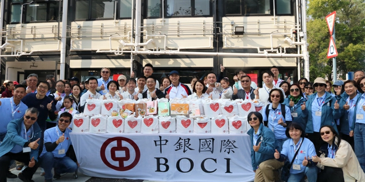 「情暖香港 守望相助」 中銀國際攜手紀律部隊義工新春送福袋關懷受災街坊