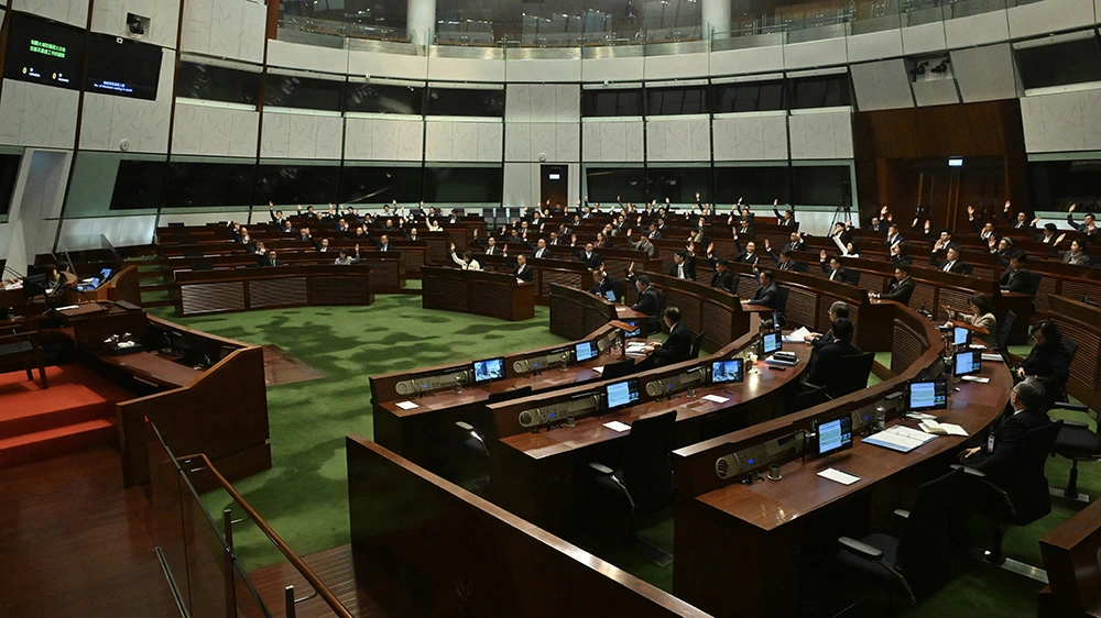 立法會周三辯論促進陸路跨境交通議案 提出研究「一車多關」等