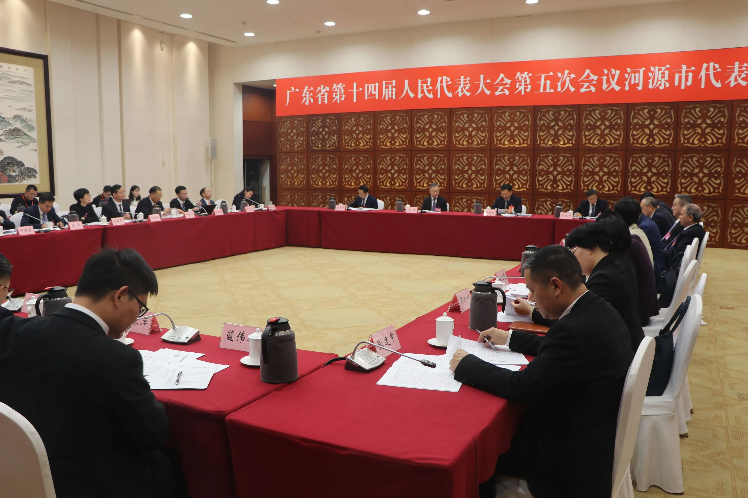 【廣東兩會】河源代表團舉行開放團組活動  何國森李勇平等代表回答記者提問