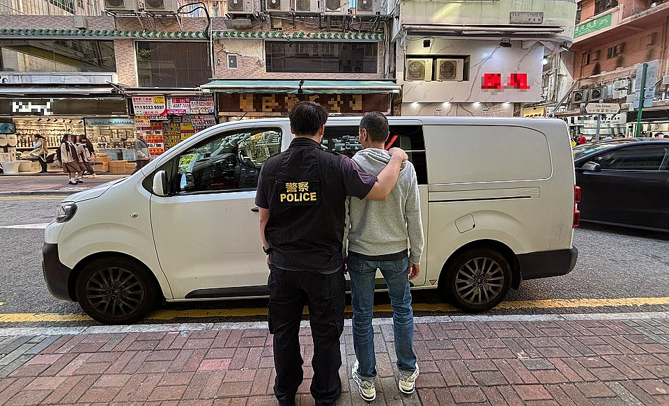 警方旺角掃黃拘男主持