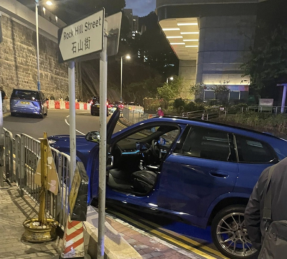 堅尼地城司機昏迷私家車無人駕駛 11歲兒救車無果撞欄幸無傷
