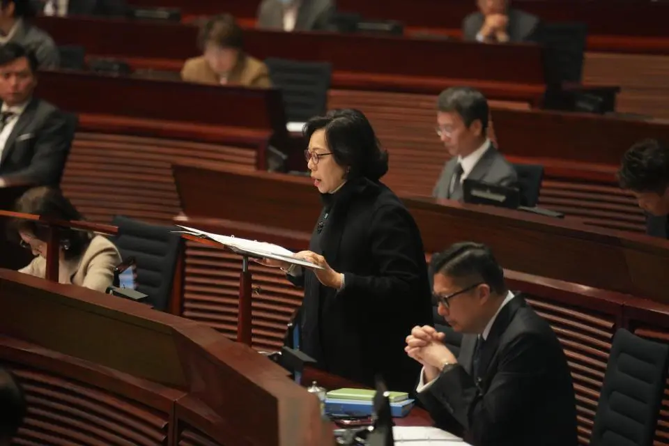 麥美娟：政府擬五大方向修例監管大廈維修