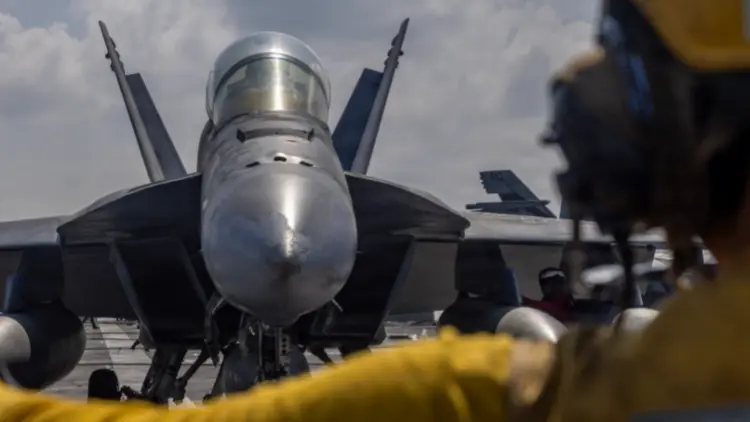 美軍航母已抵中東 特朗普：打不打還沒定