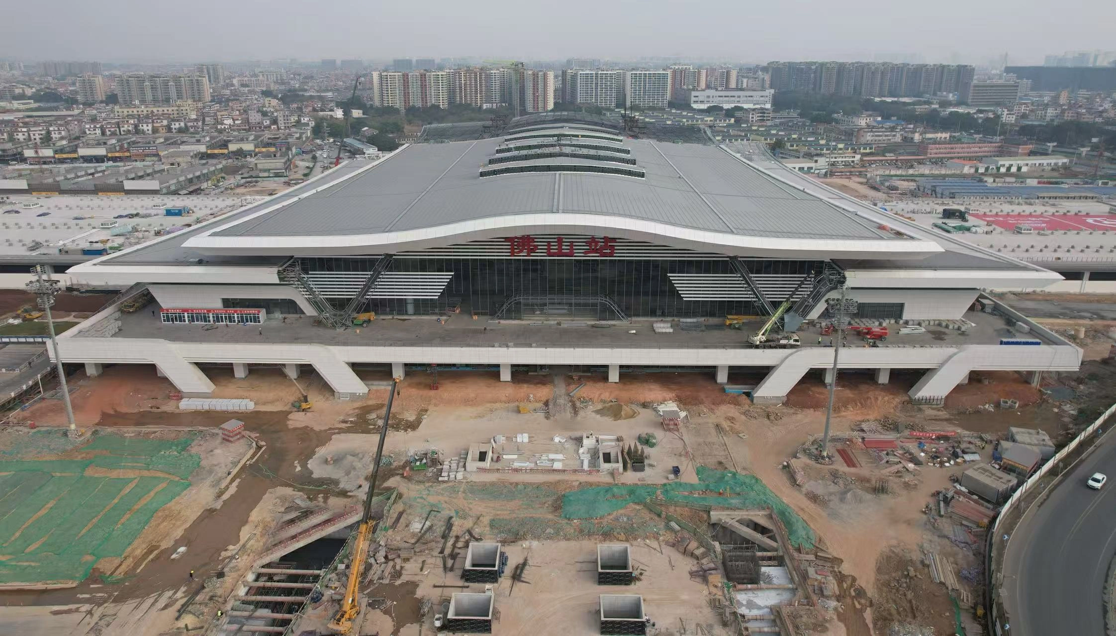 廣湛高鐵佛山站主體結構完工