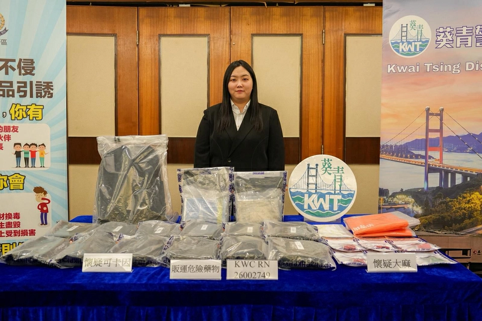 警破公屋毒品儲存倉 拘兩男女檢1200萬元毒品